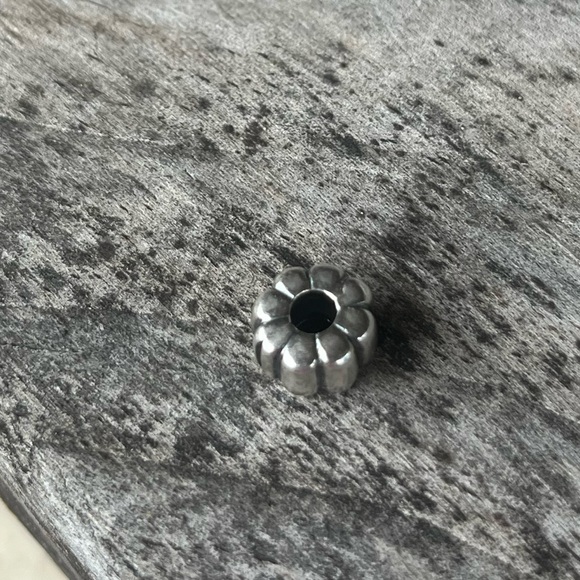 Pandora Sterling Silver Retired Grooved Clip Charm - Picture 3 of 3